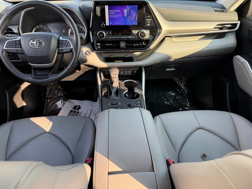 Certified 2024 Toyota Highlander XLE AWD/4WD image 14