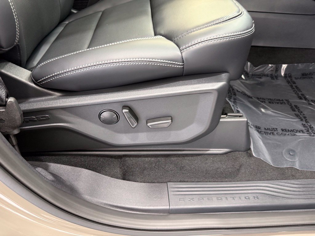 New 2027 Ford Expedition Platinum w/ Stealth Appearance Package AWD/4WD image 28
