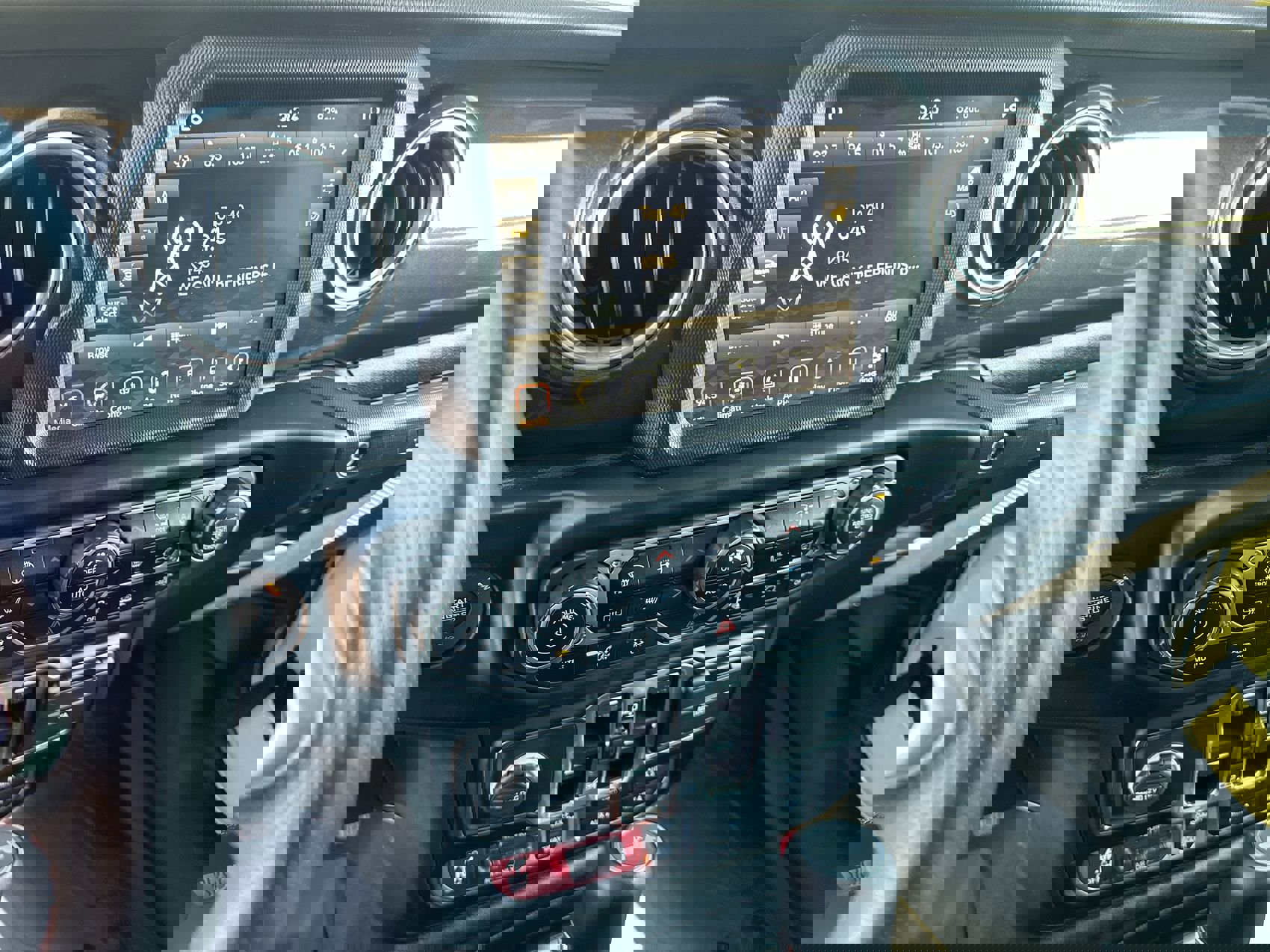 Used 2022 Jeep Wrangler Unlimited Rubicon w/ Trailer Tow Package image 16