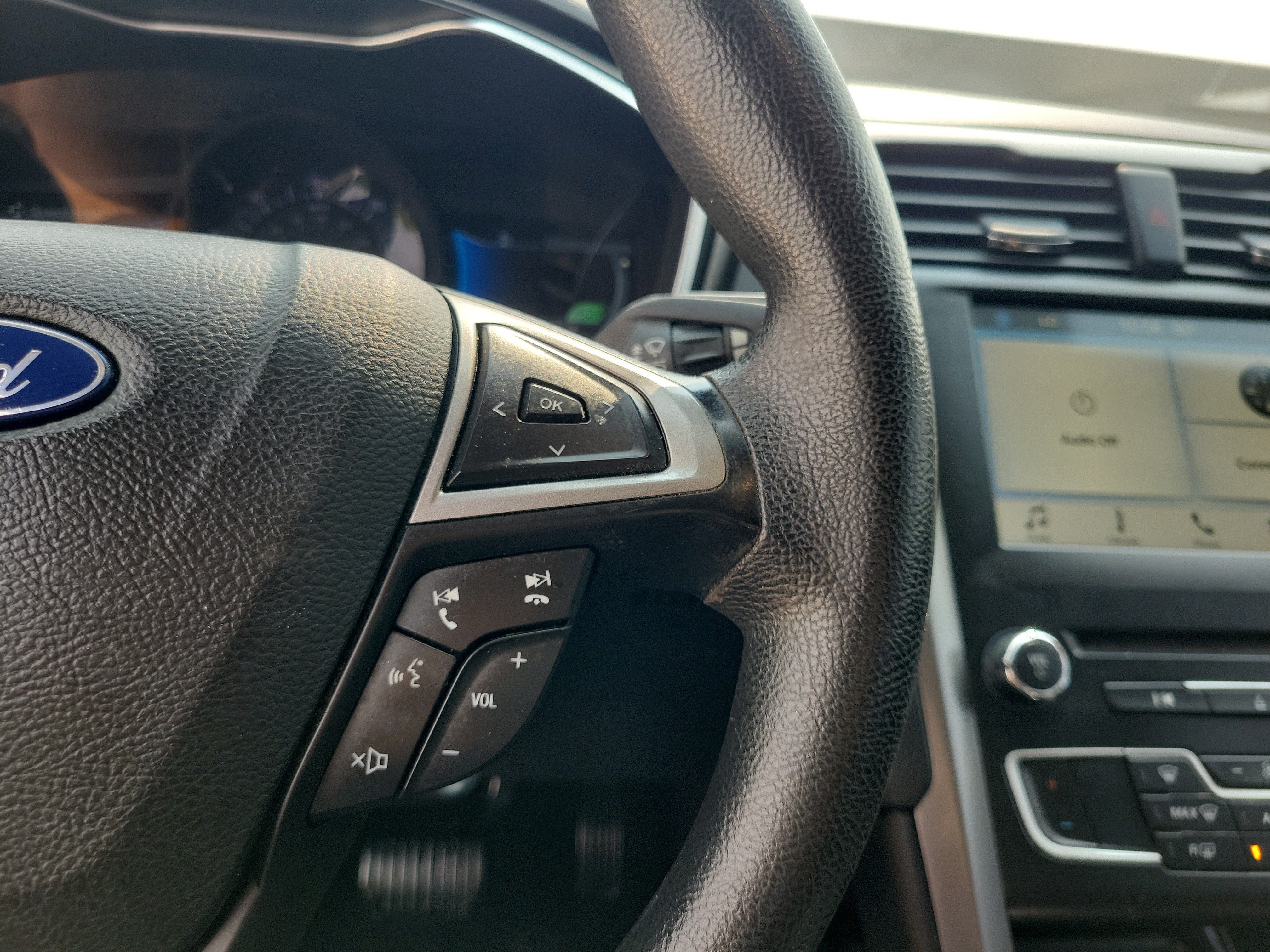 Used 2018 Ford Fusion SE FWD image 23