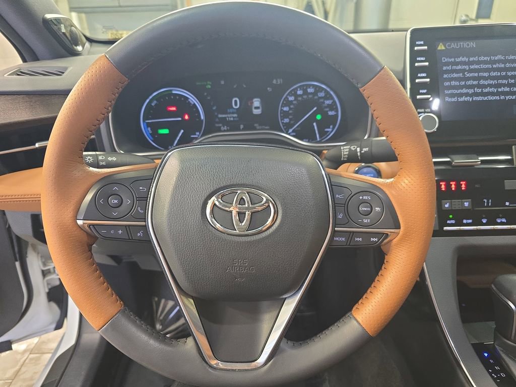 Used 2020 Toyota Avalon Limited image 18