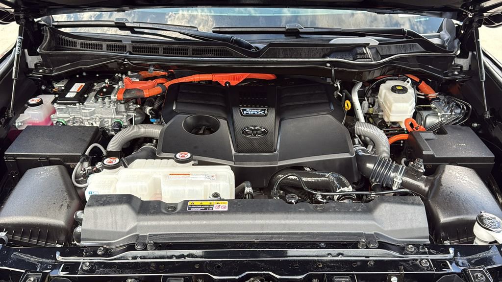 Used 2024 Toyota Sequoia Platinum AWD/4WD image 36