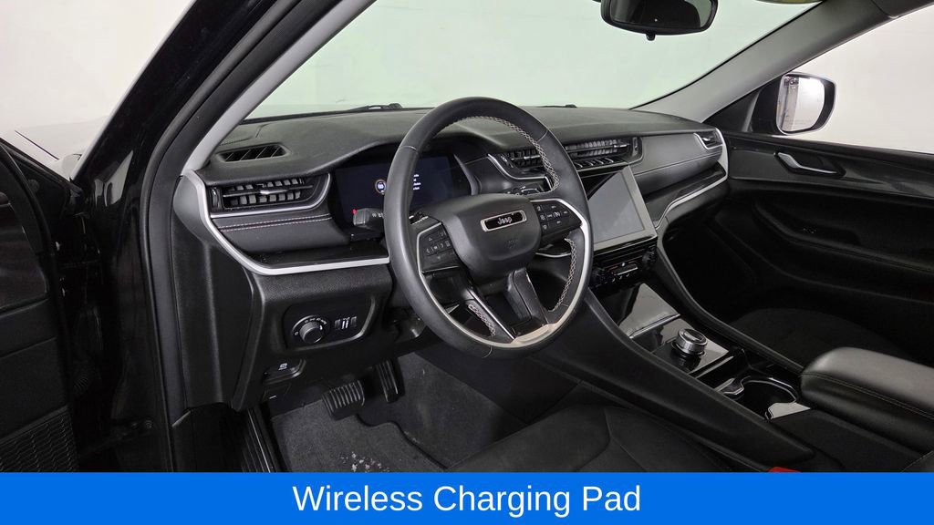 Used 2023 Jeep Grand Cherokee Laredo image 14