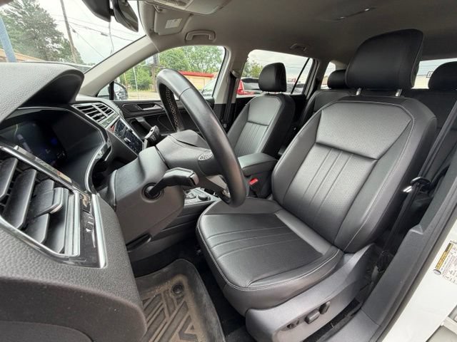 Used 2023 Volkswagen Tiguan SE AWD/4WD image 10