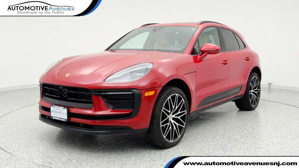 Used 2024 Porsche Macan image 1