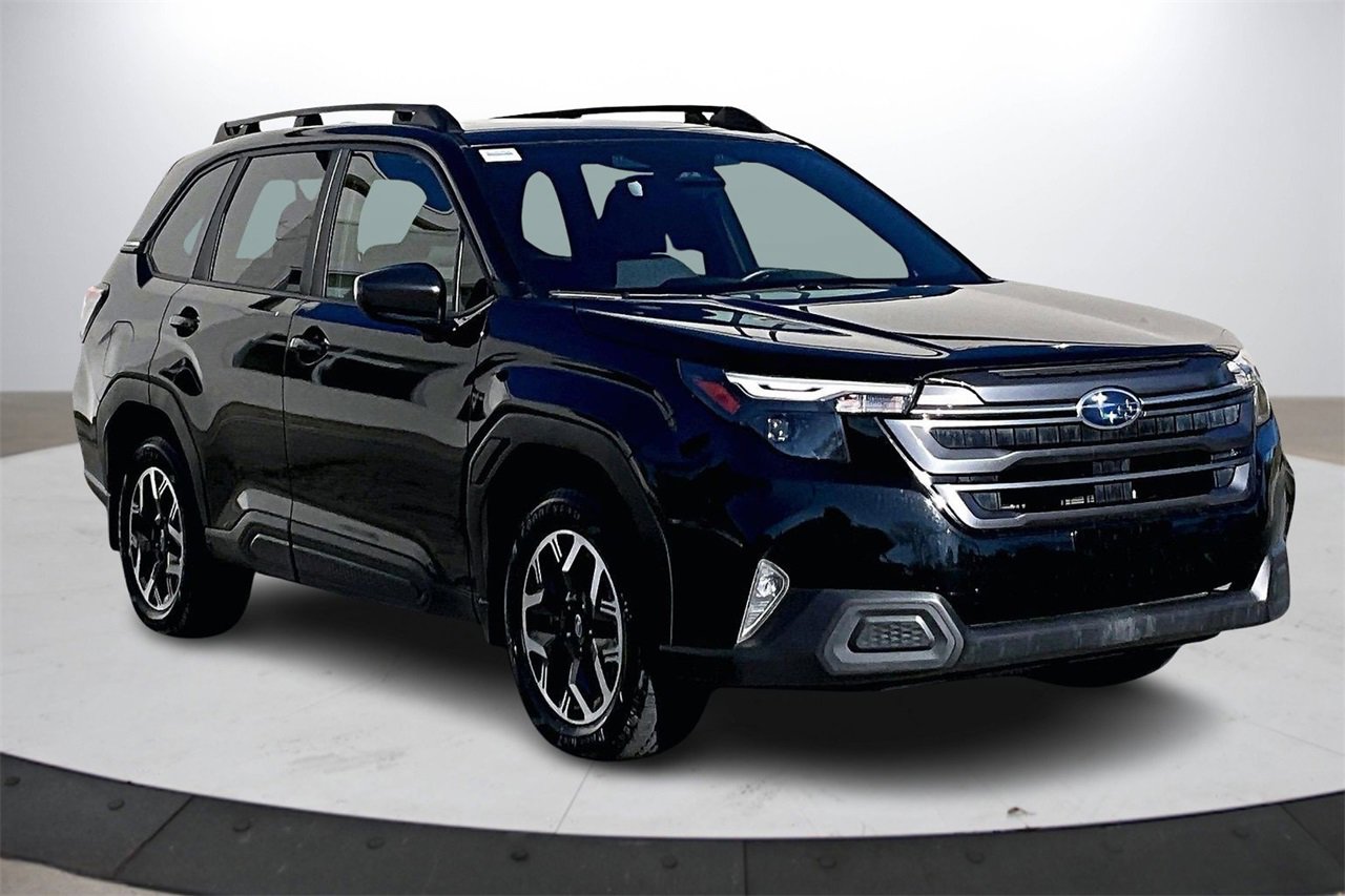 Used 2025 Subaru Forester Premium image 2