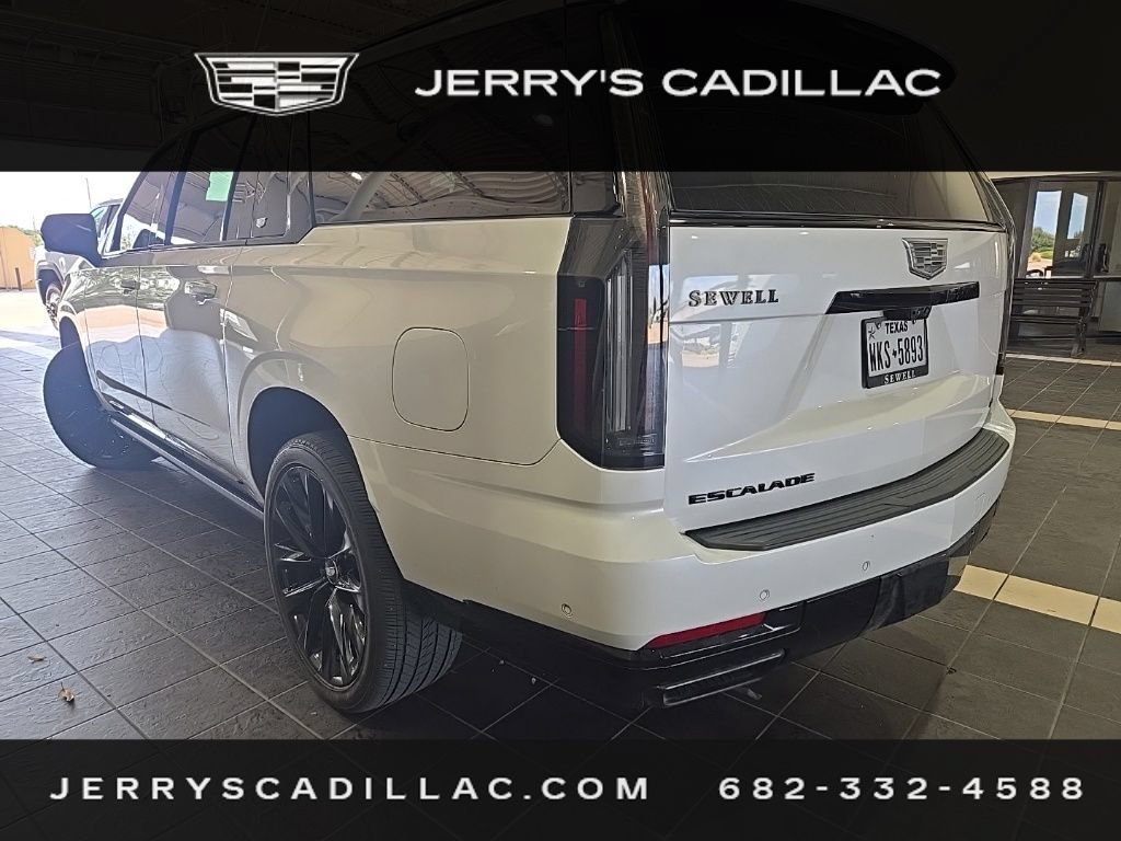 Used 2025 Cadillac Escalade ESV Sport Platinum w/ LPO, ONYX Package AWD/4WD image 7