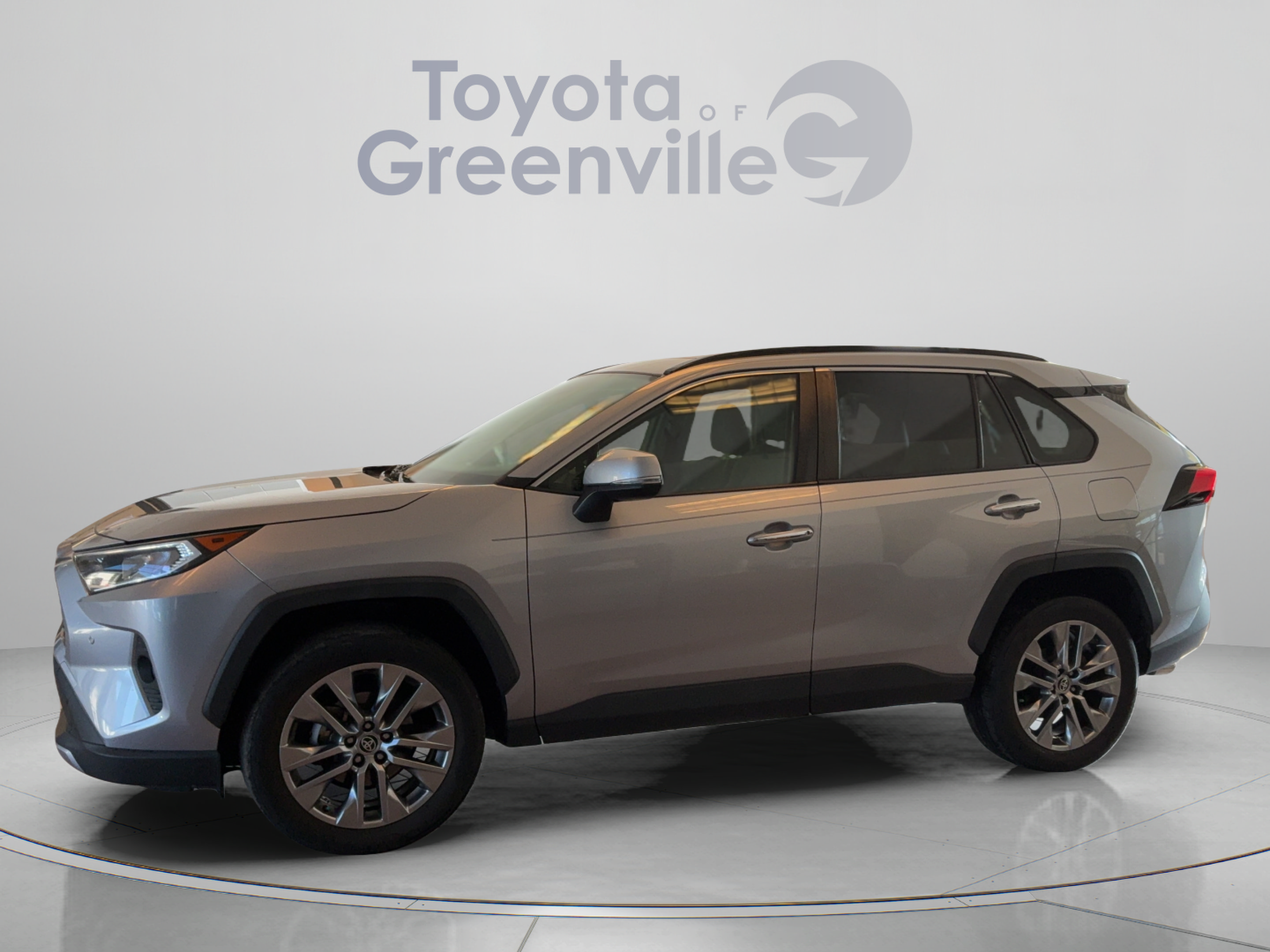 Used 2020 Toyota RAV4 Limited FWD image 2