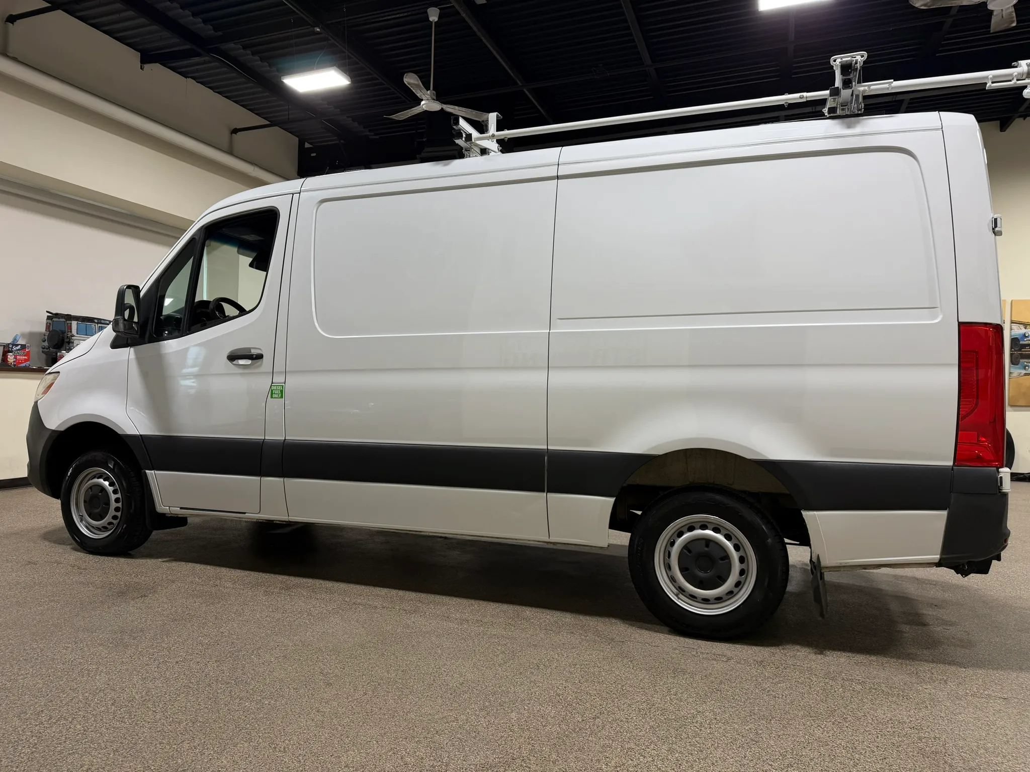 Used 2019 Freightliner Sprinter 144 RWD image 8