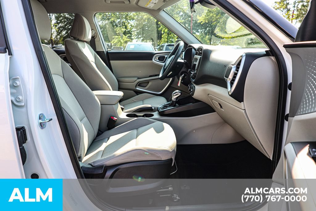 Used 2025 Kia Soul LX w/ LX Technology Package FWD image 20