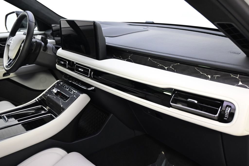 New 2026 Lincoln Aviator Black Label w/ Jet Appearance Package image 15