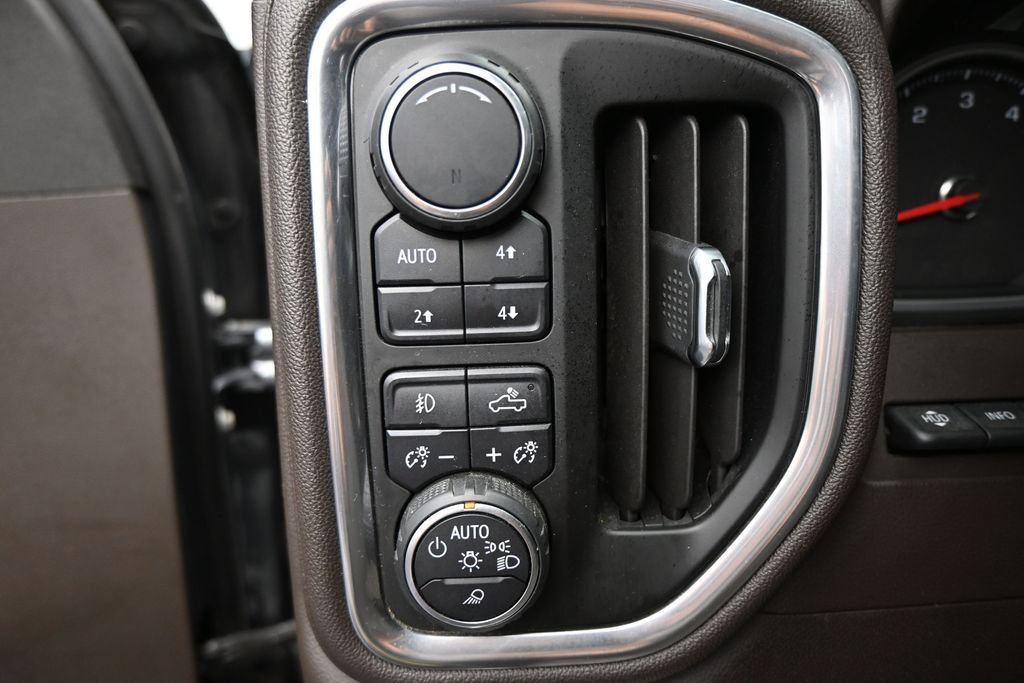 Used 2019 Chevrolet Silverado 1500 LTZ w/ LTZ Premium Package AWD/4WD image 12