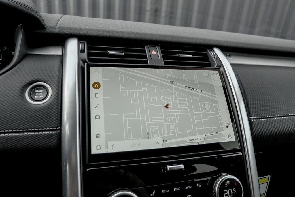 Used 2025 Land Rover Discovery Dynamic SE image 12