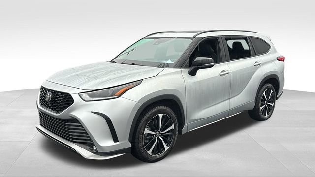 Used 2021 Toyota Highlander XSE image 2