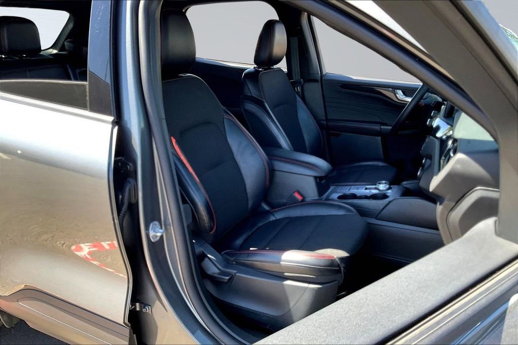 Used 2025 Ford Escape ST-Line image 29