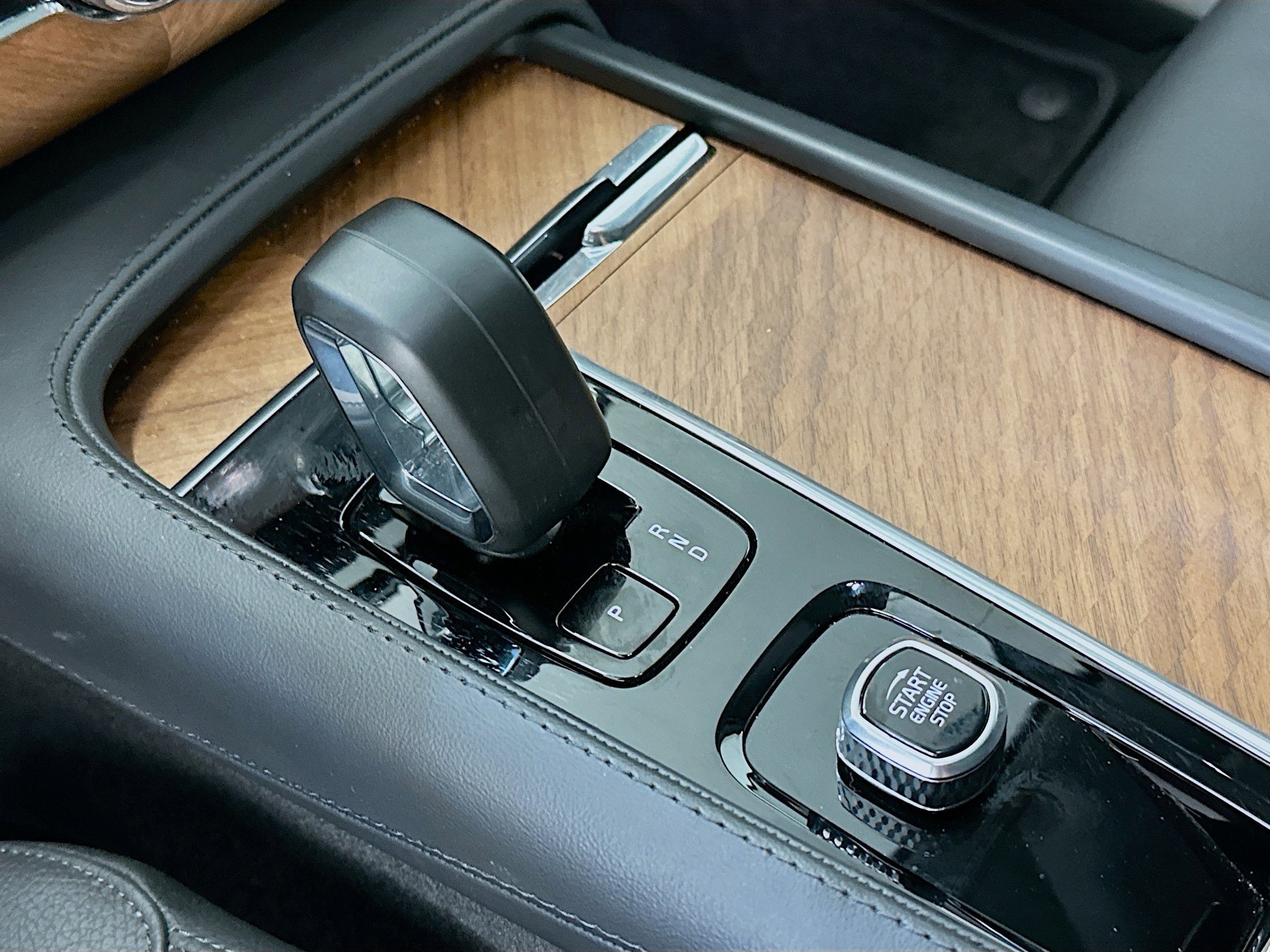 Used 2025 Volvo XC90 B6 Plus image 25