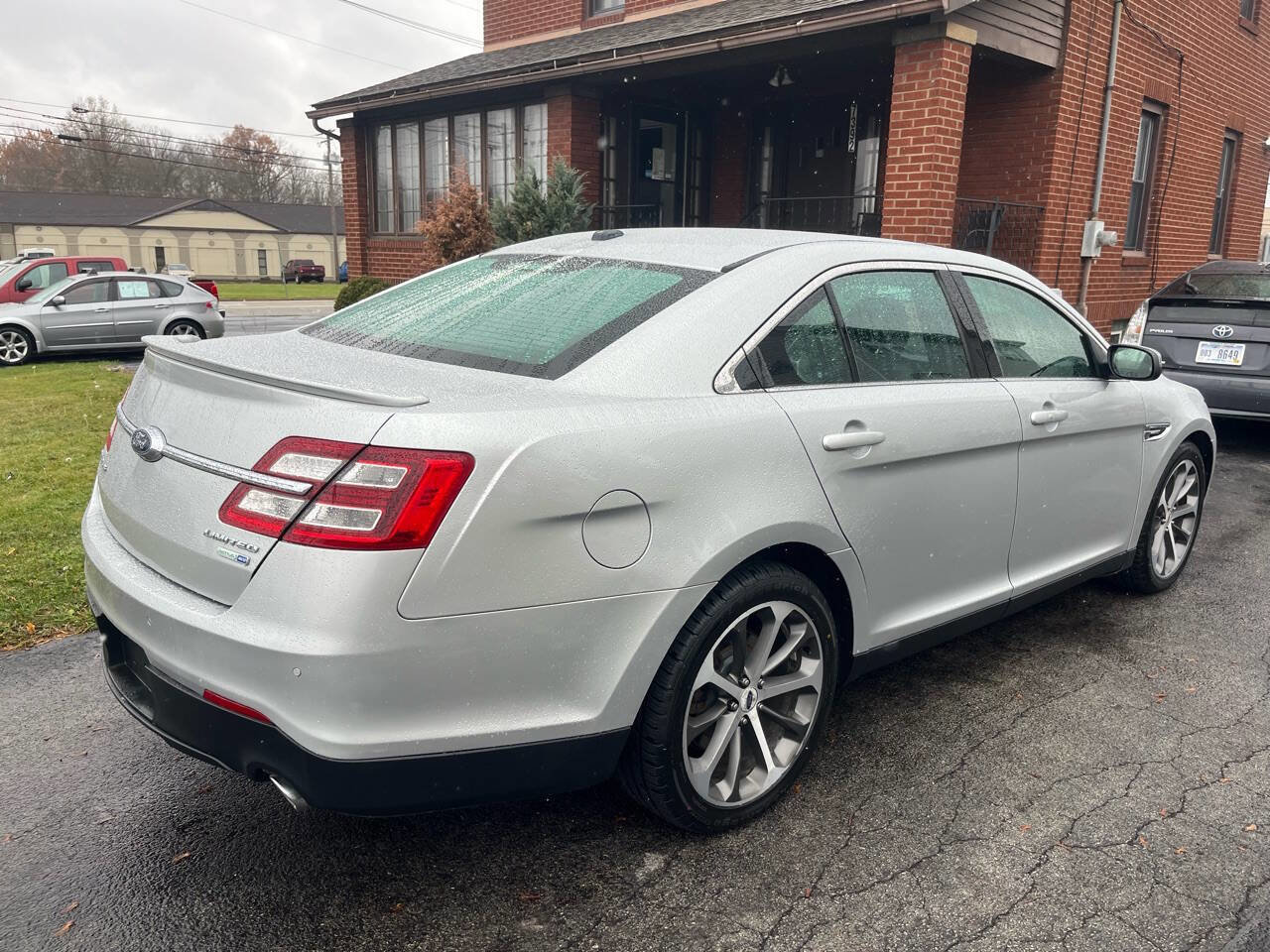 Used 2016 Ford Taurus Limited w/ Driver Assist Package image 4