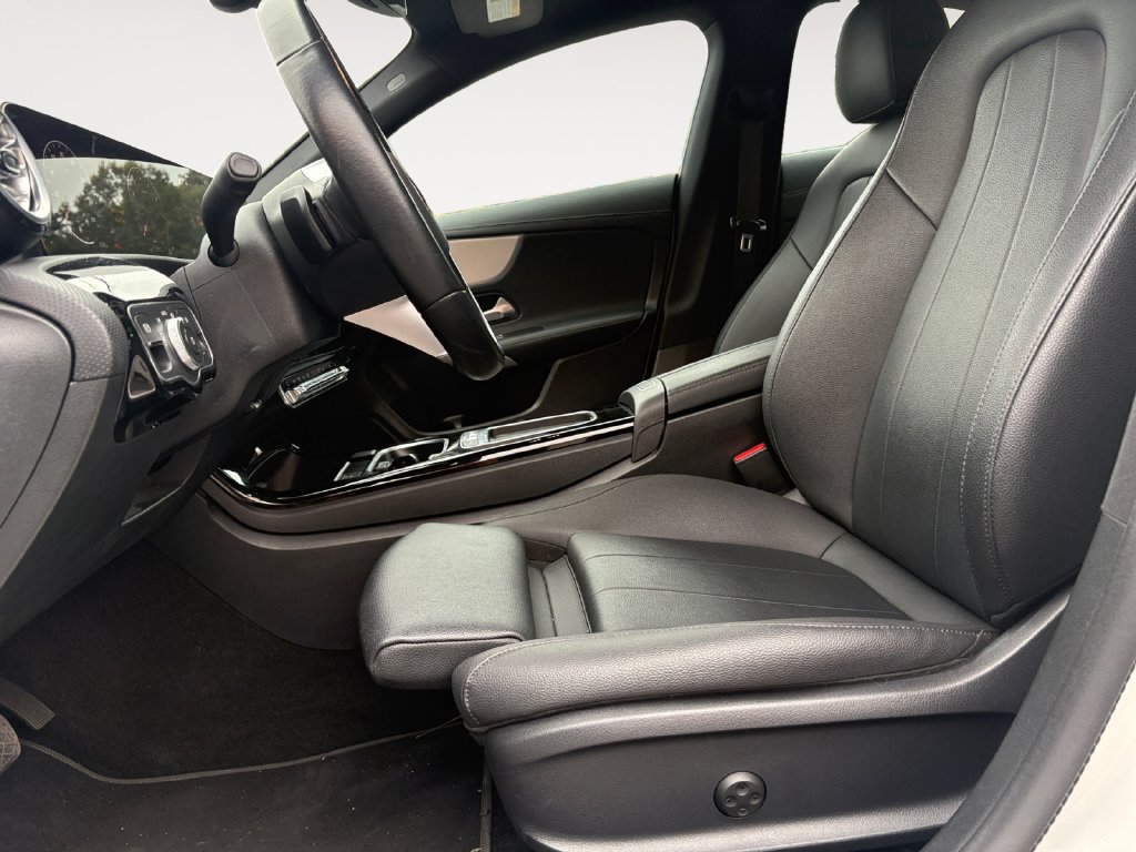 Used 2025 Mercedes-Benz CLA 250 image 9
