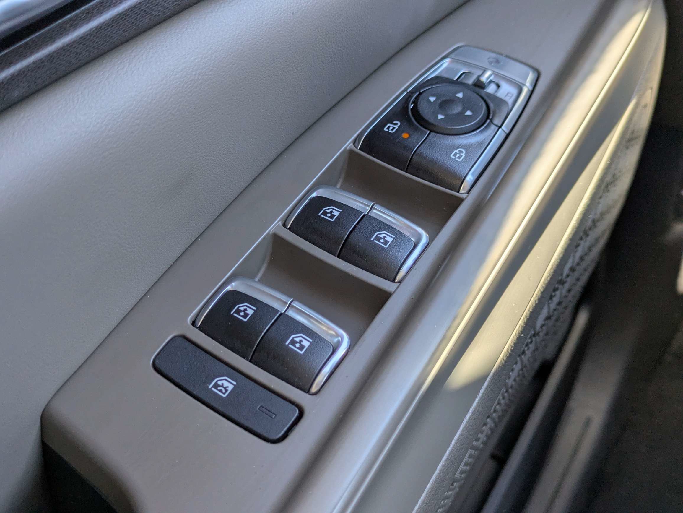 Certified 2025 Kia Carnival EX FWD image 29