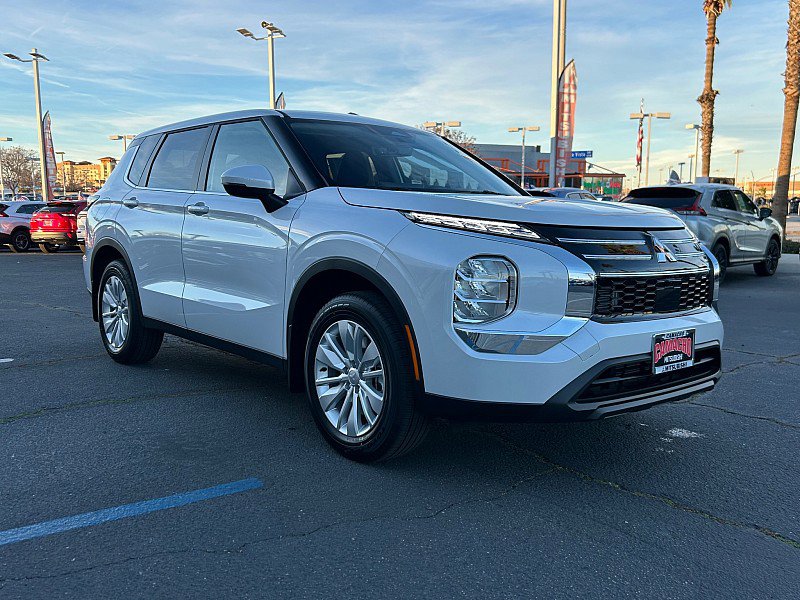 New 2026 Mitsubishi Outlander SE