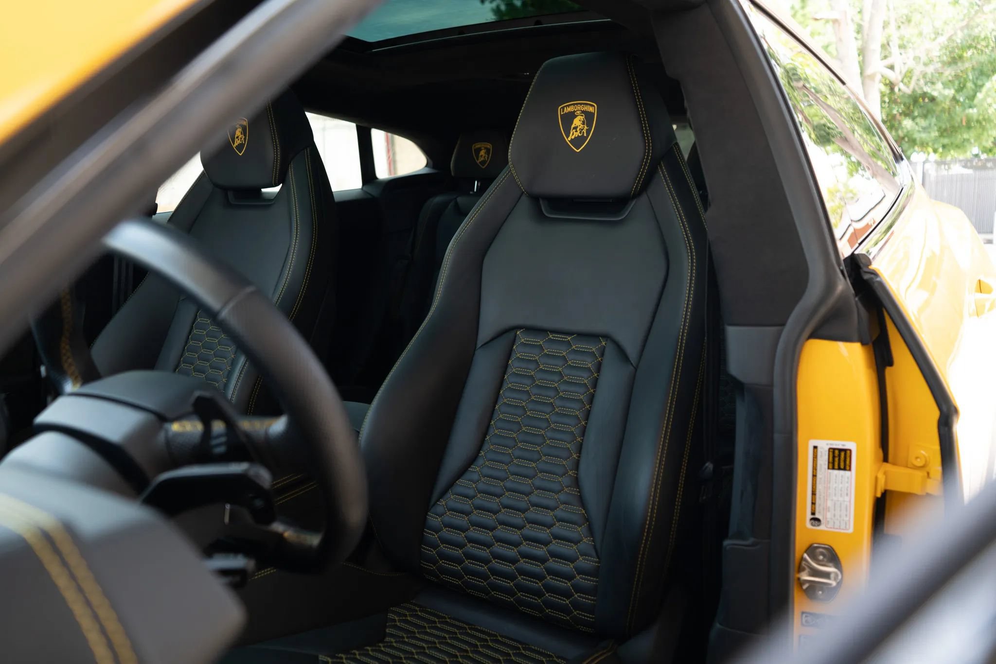 Used 2021 Lamborghini Urus AWD/4WD image 12