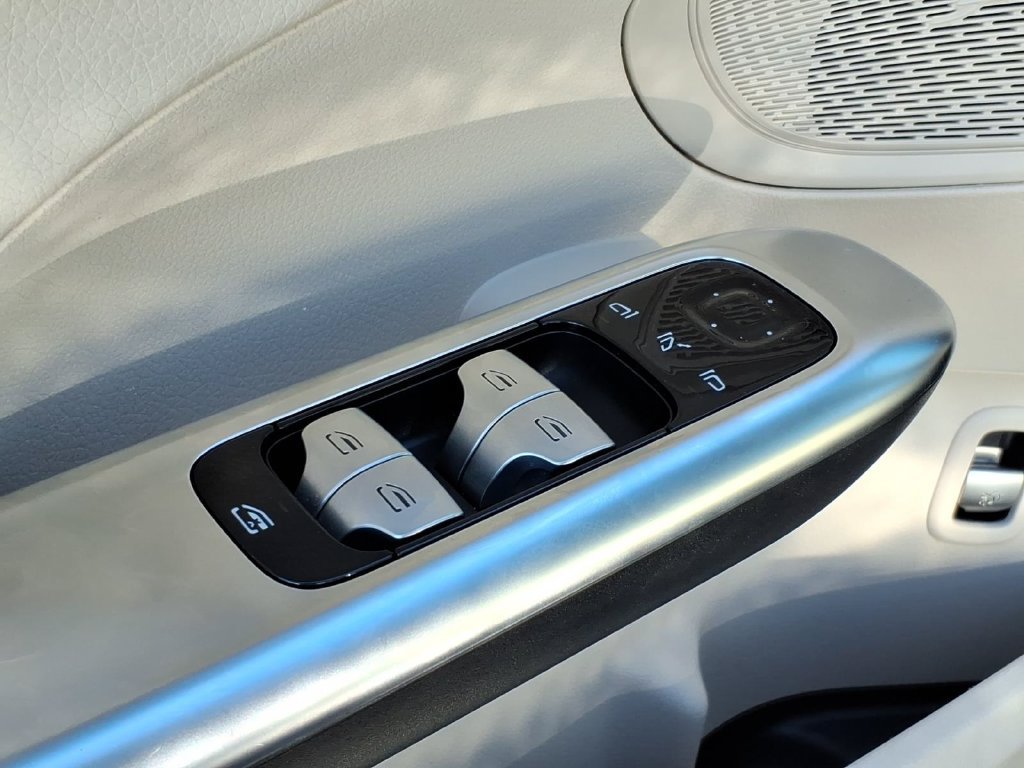 Used 2023 Mercedes-Benz C 300 4MATIC Sedan image 18