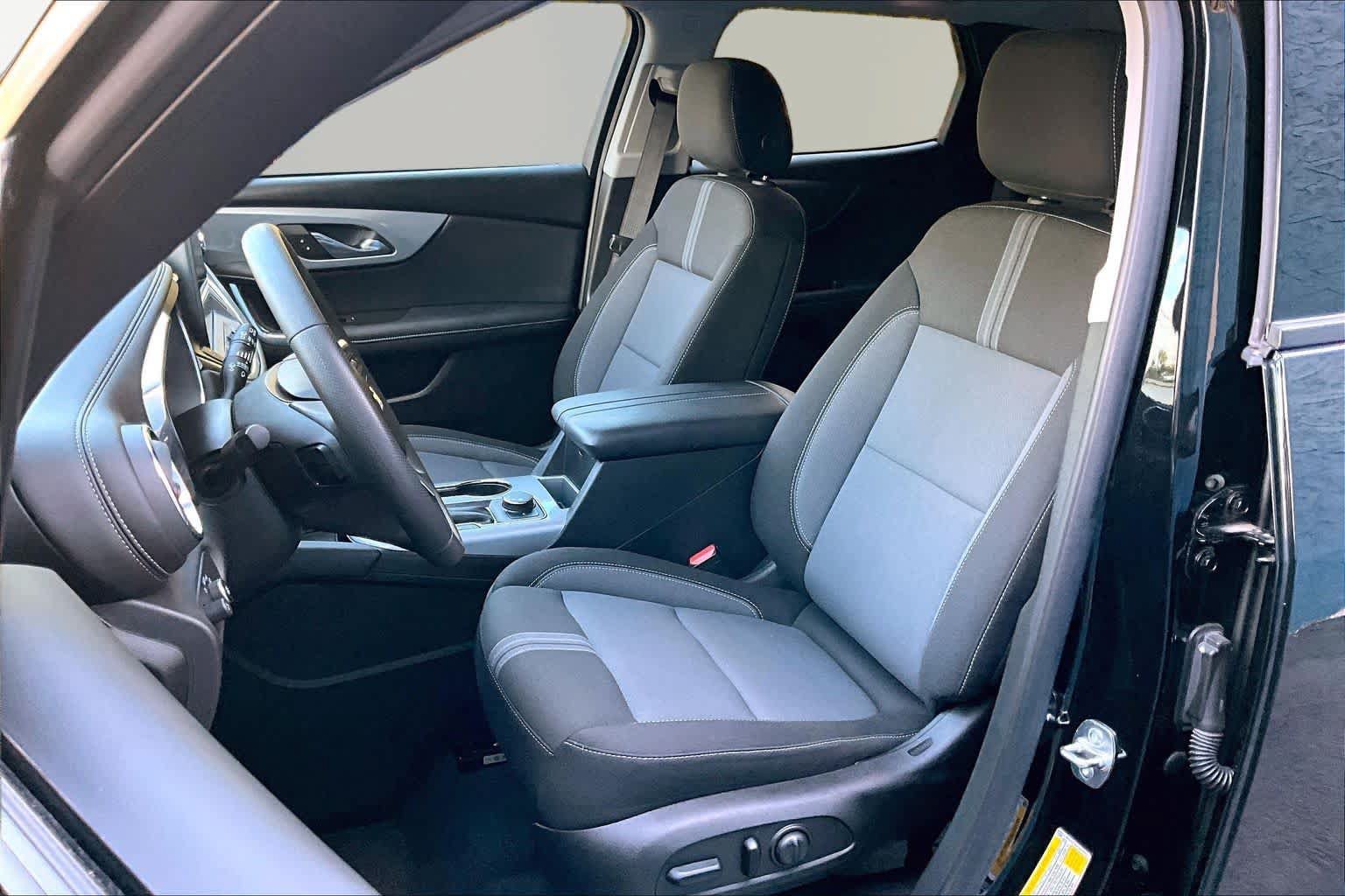 Used 2023 Chevrolet Blazer LT w/ Midnight/Sport Edition FWD image 8