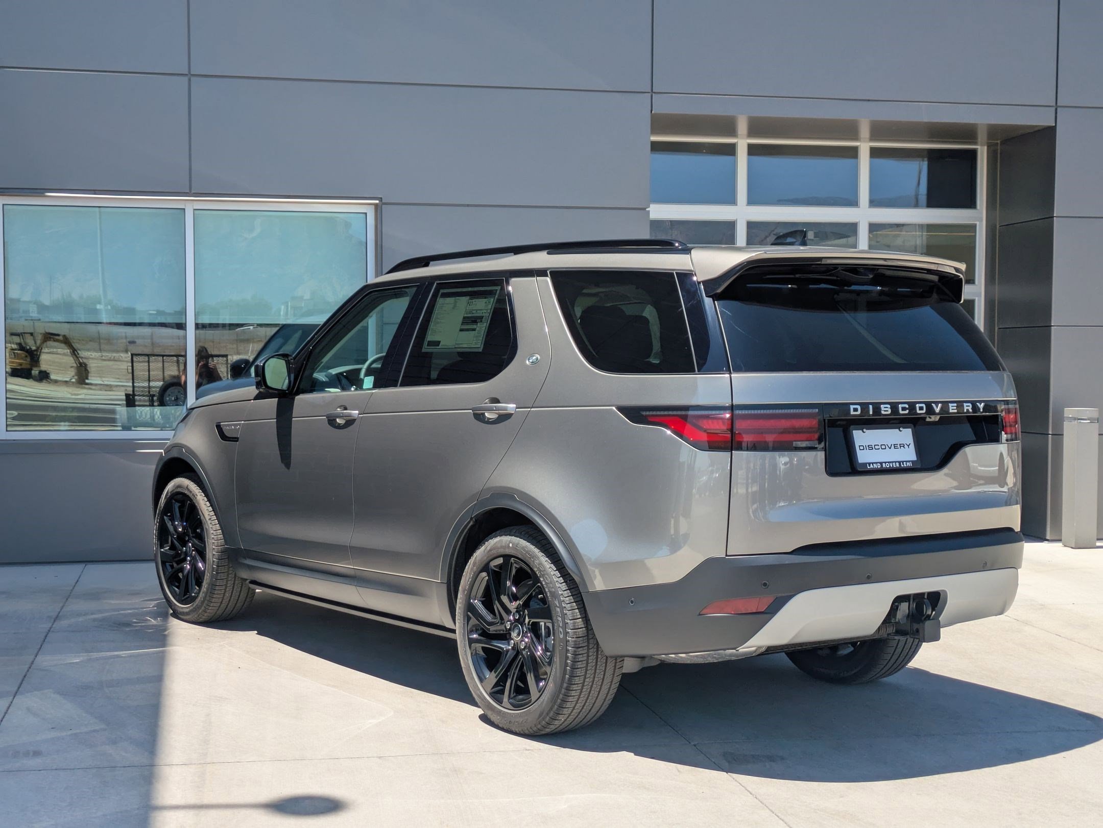 New 2025 Land Rover Discovery S image 8