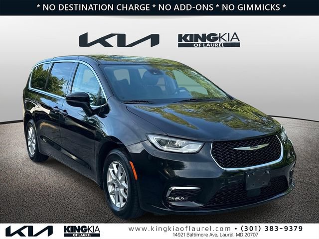 Used 2023 Chrysler Pacifica Touring-L FWD image 1