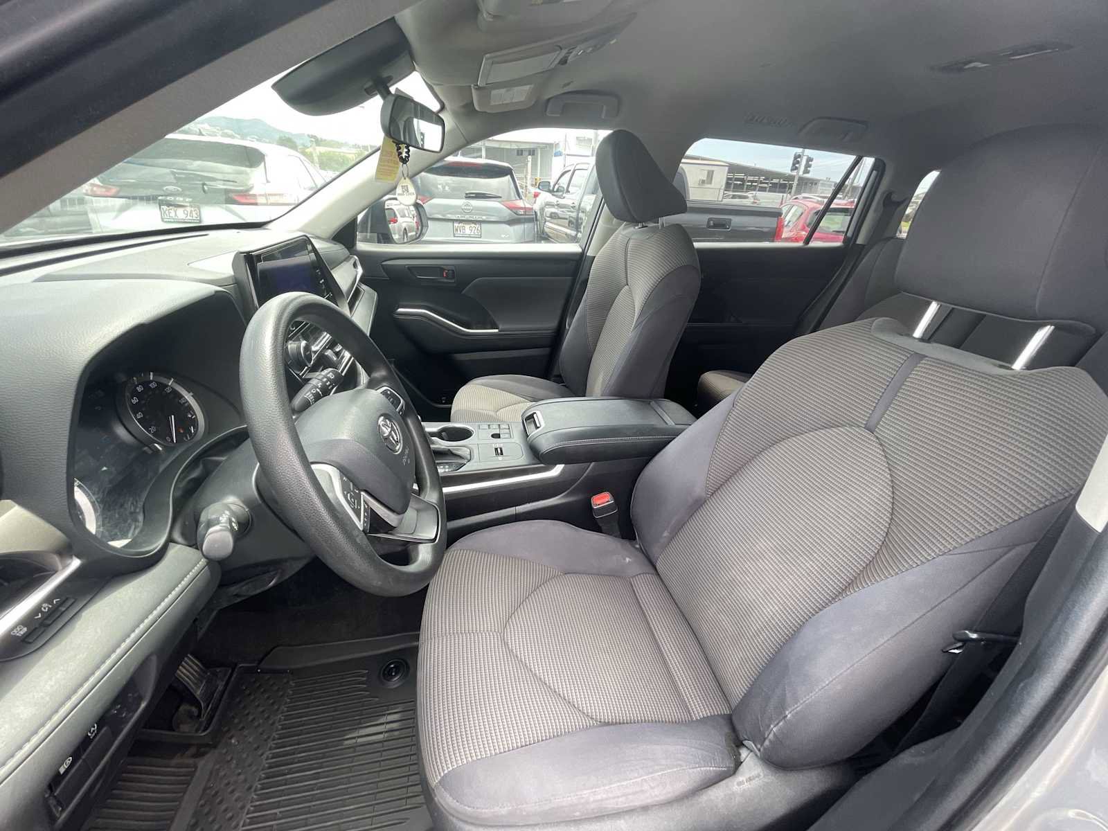 Used 2023 Toyota Highlander L FWD image 13