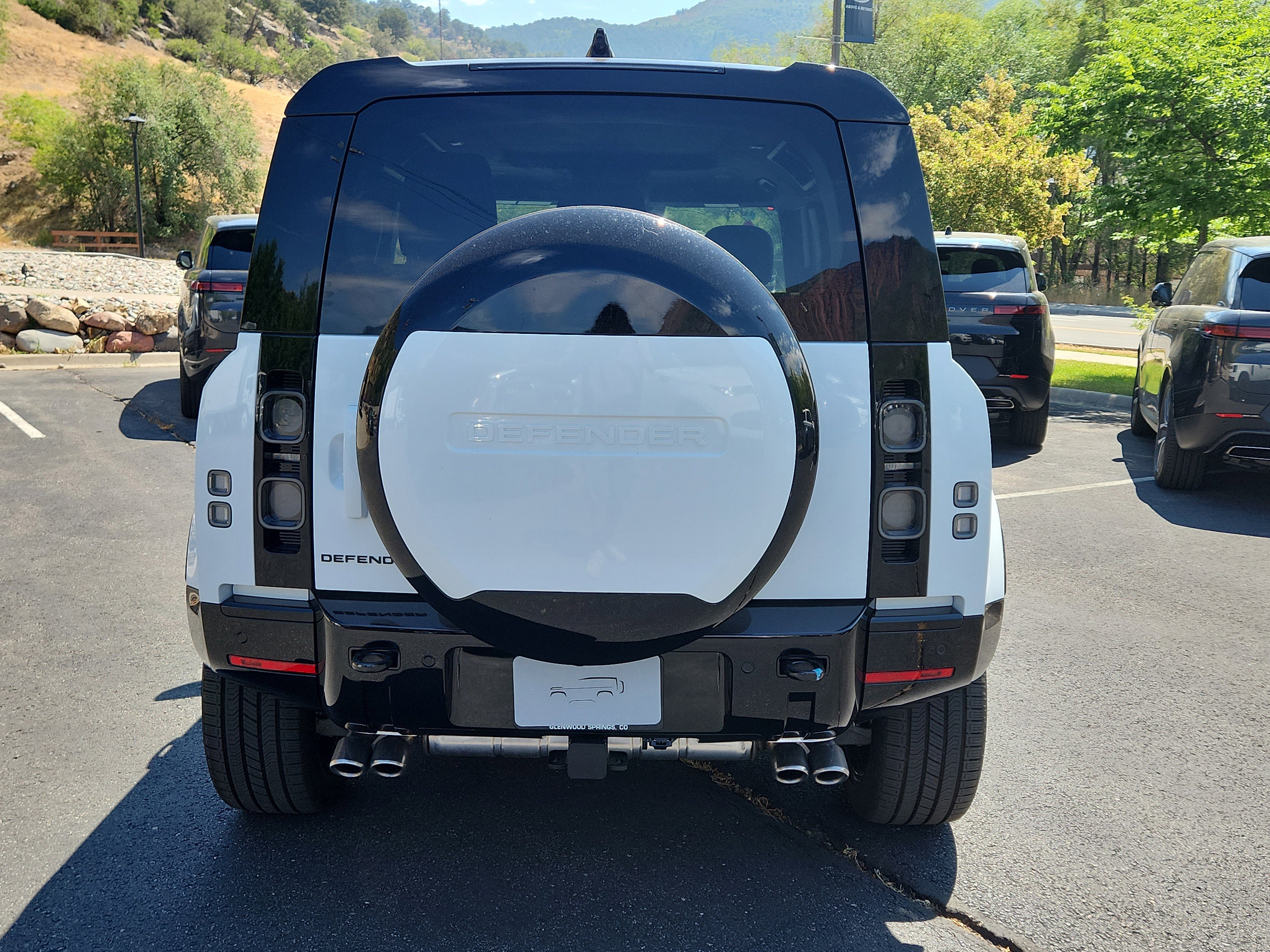 New 2025 Land Rover Defender 90 V8 image 4
