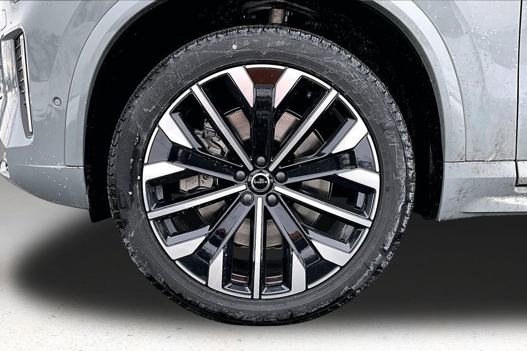 New 2026 Volvo XC90 T8 Plus w/ Protection Package Premier AWD/4WD image 13