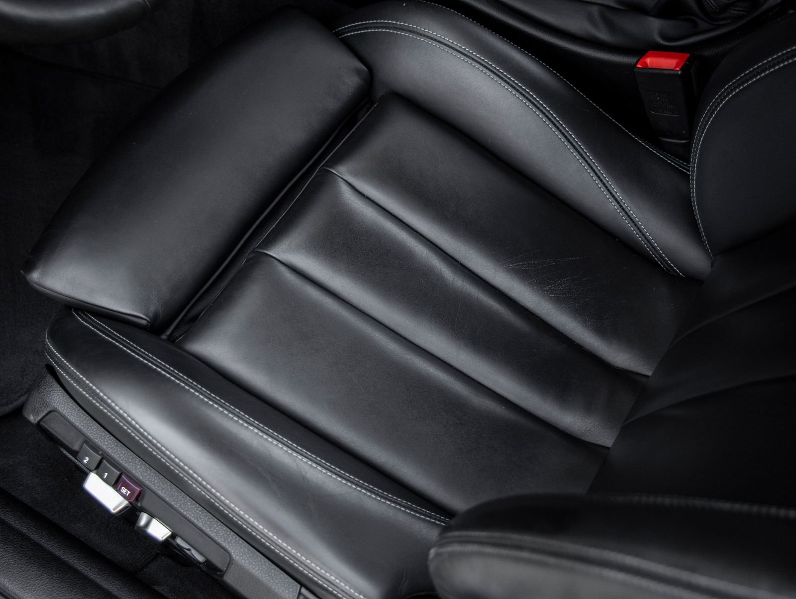 Used 2020 BMW M4 Convertible image 18