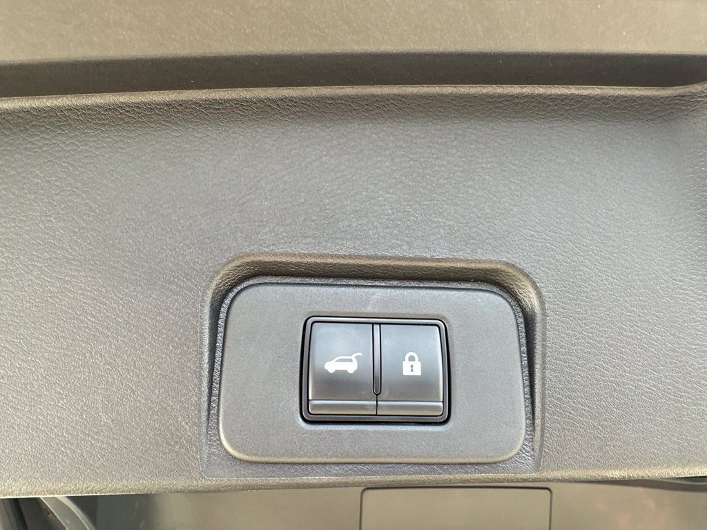 Used 2025 Nissan Rogue SV FWD image 40