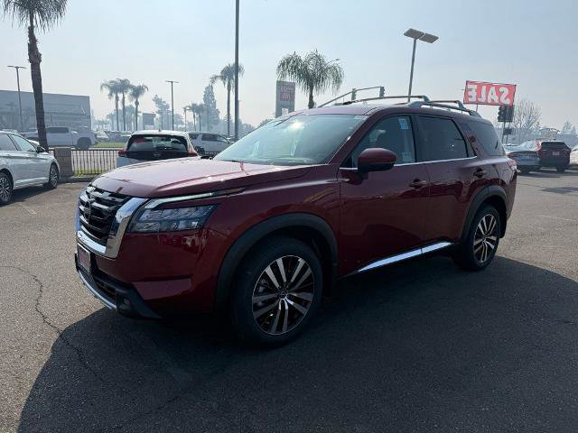 New 2025 Nissan Pathfinder Platinum image 3