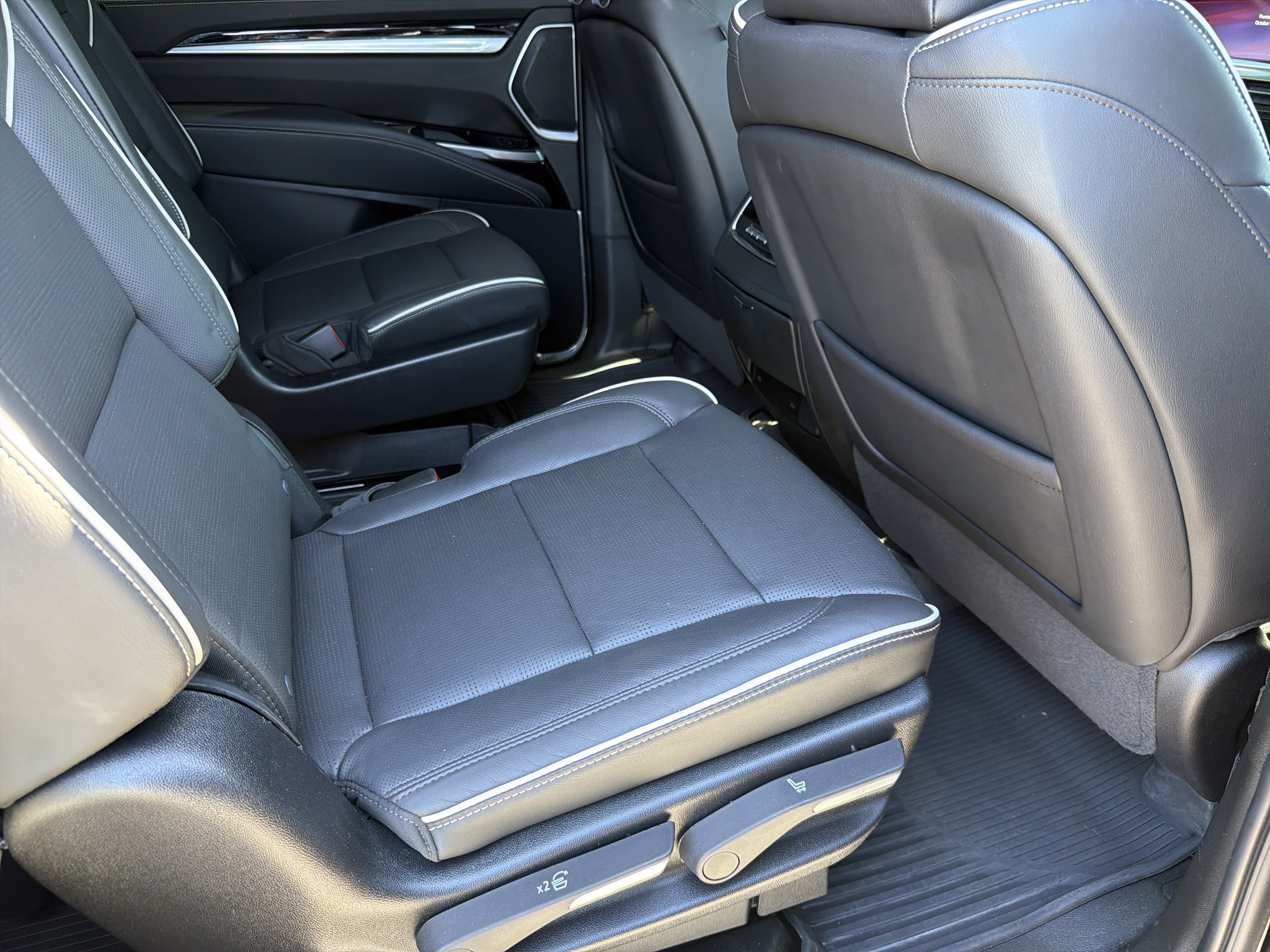 Used 2025 Cadillac Escalade Sport w/ Touring Package AWD/4WD image 16