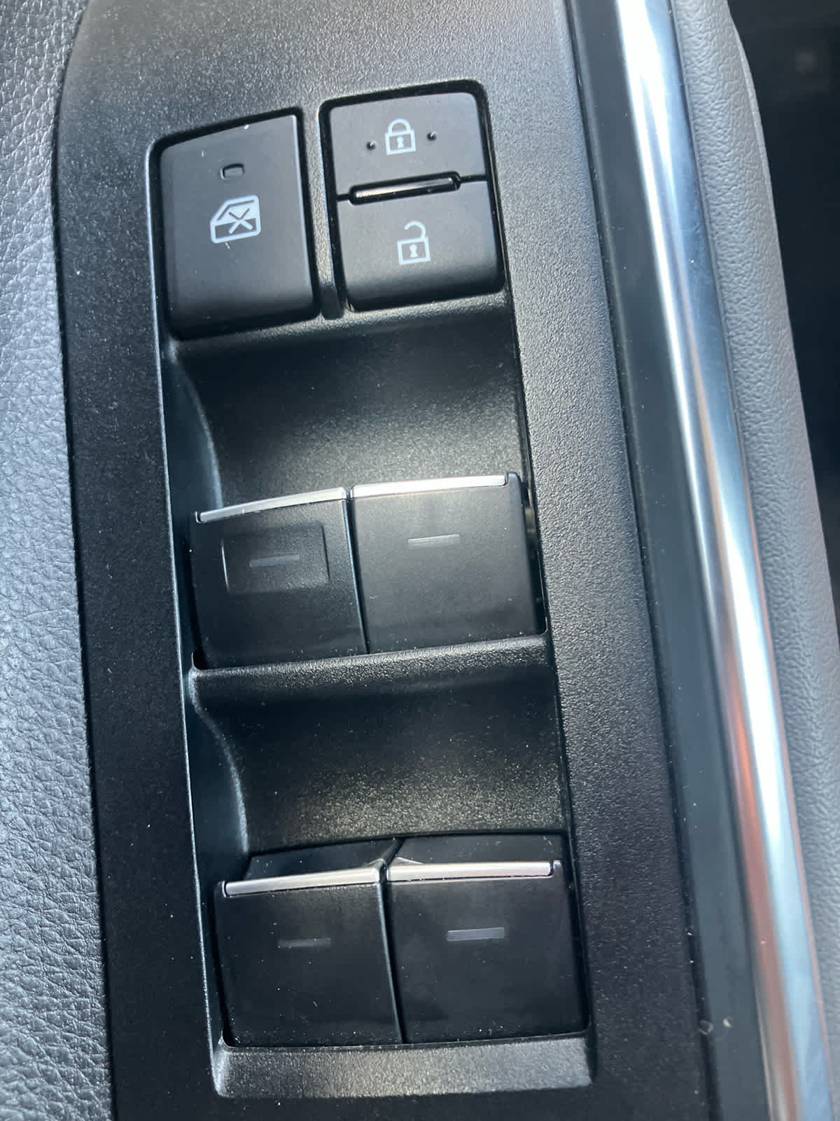 Certified 2025 Toyota Highlander Limited AWD/4WD image 15