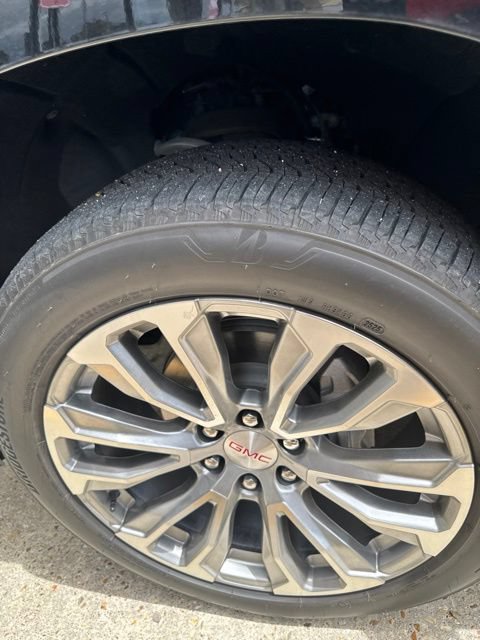 Used 2024 GMC Yukon Denali RWD image 27