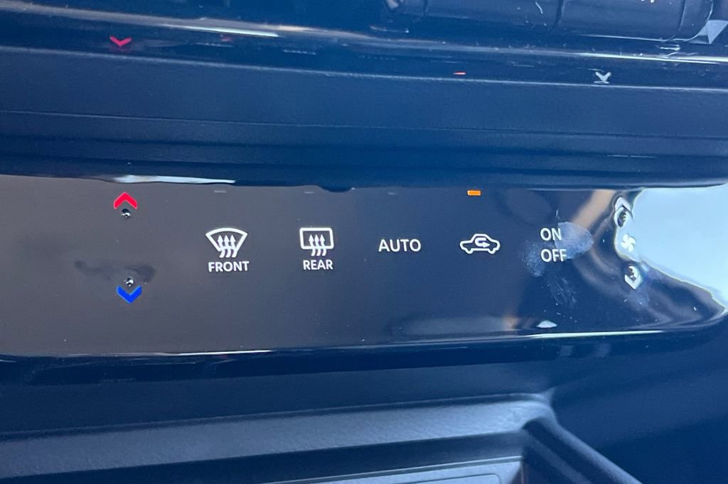 New 2025 Nissan Kicks SR w/ Illumination Package image 17