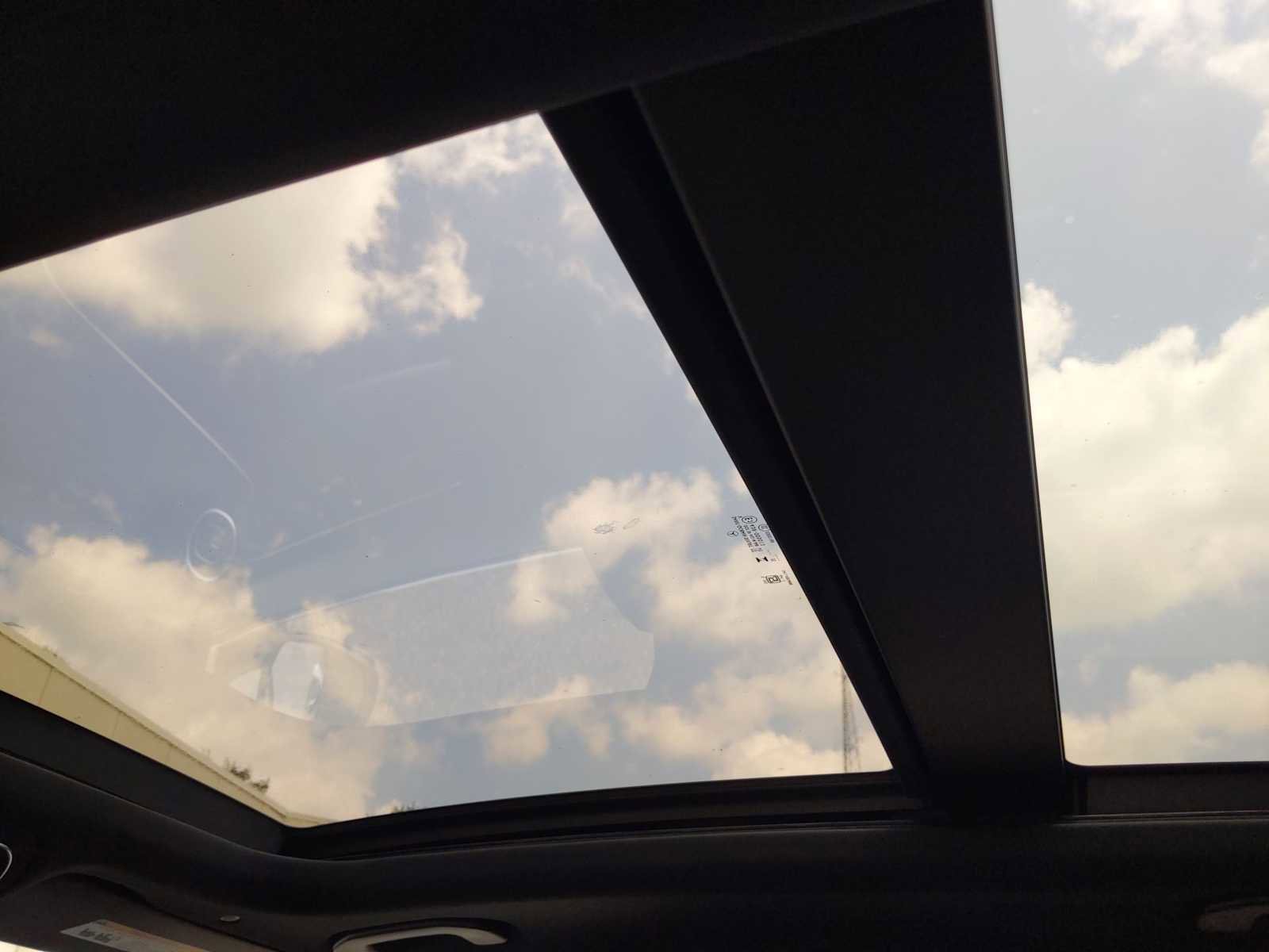 Used 2025 Mercedes-Benz GLC 300 4MATIC image 19