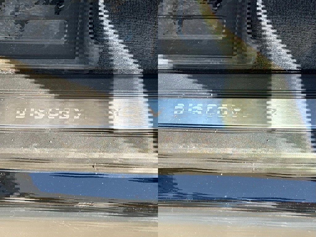 Certified 2025 Land Rover Discovery Dynamic SE image 13