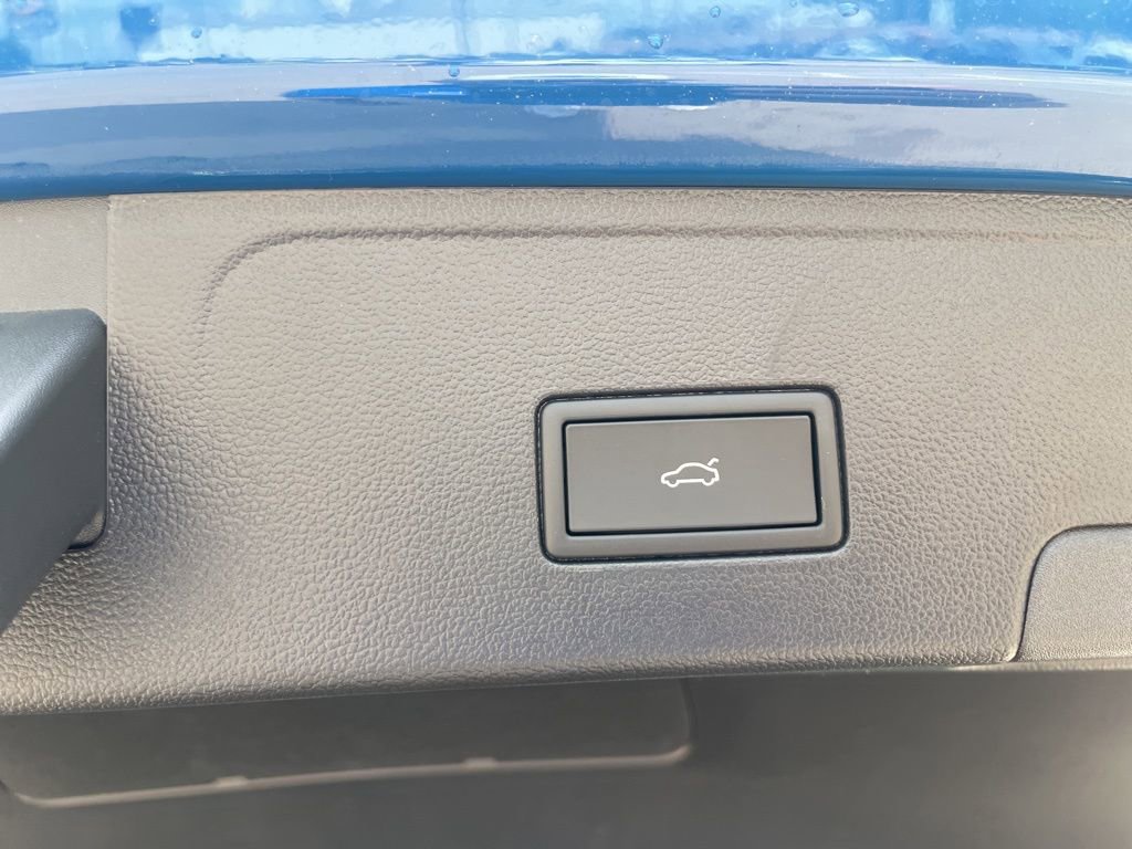 New 2025 Volkswagen Atlas Cross Sport SEL Premium R-Line image 18