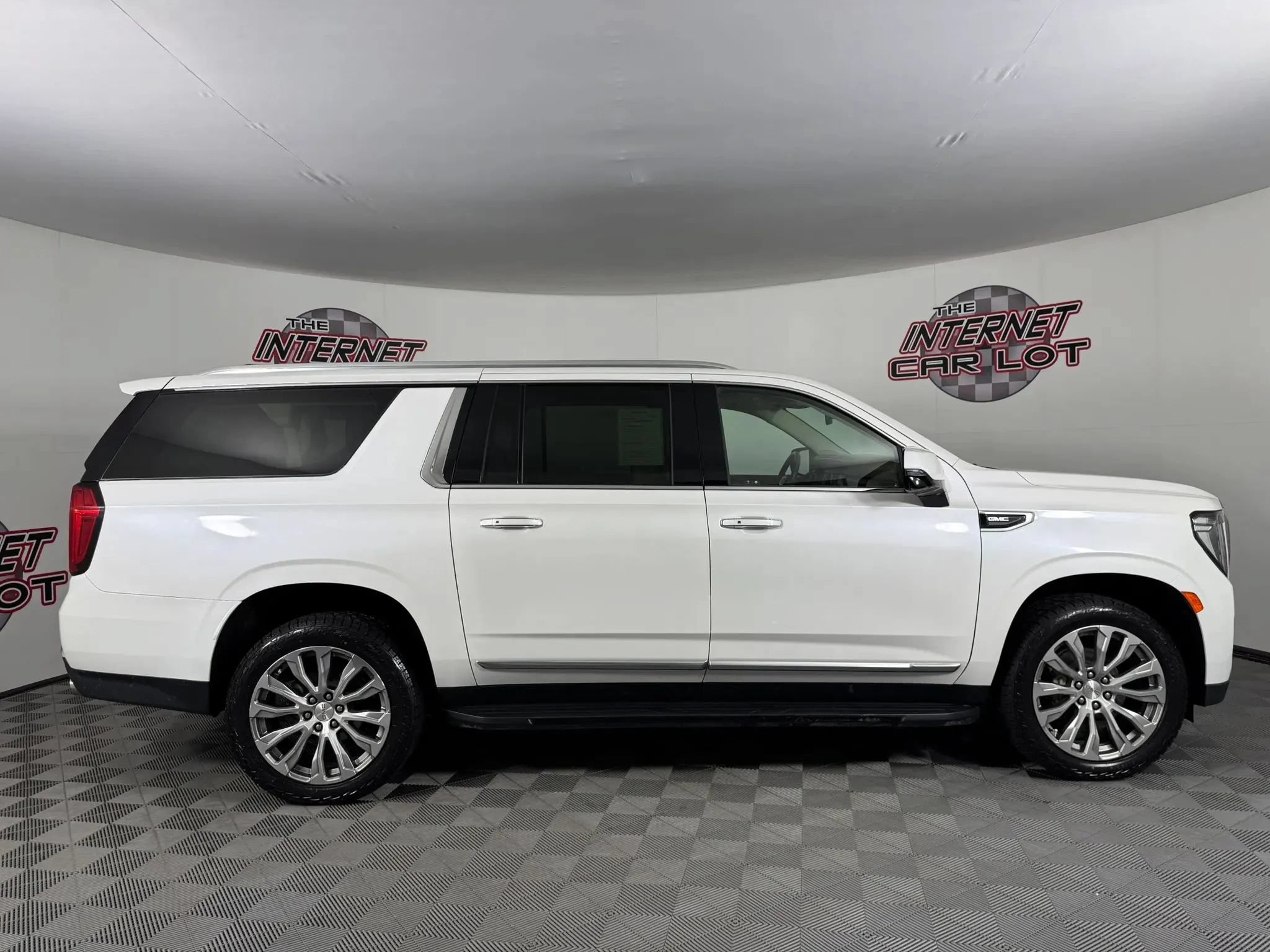 Used 2022 GMC Yukon XL Denali AWD/4WD image 8