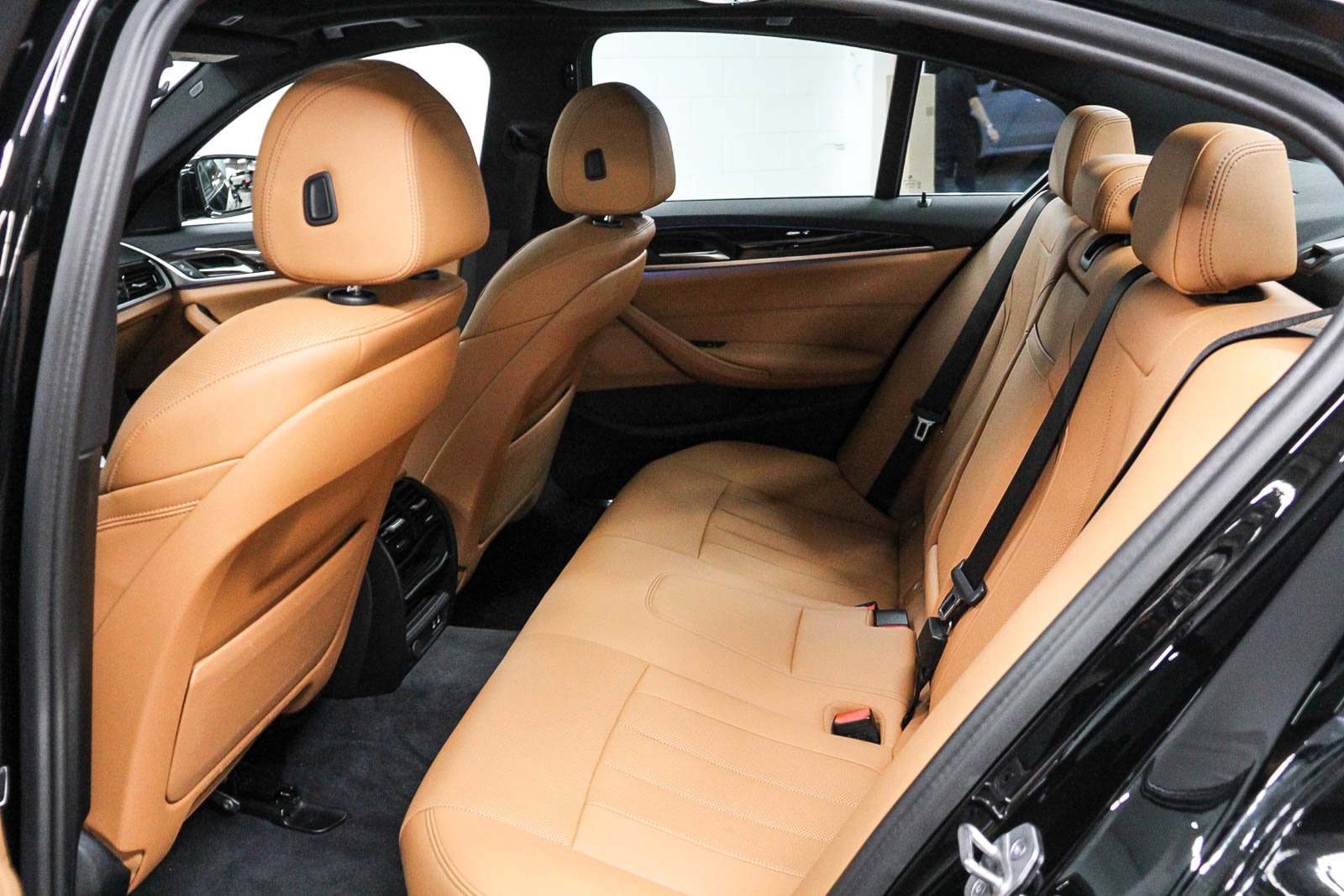 Certified 2023 BMW 530e w/ Convenience Package image 17