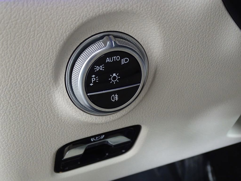 Used 2023 Mercedes-Benz C 300 Sedan image 21