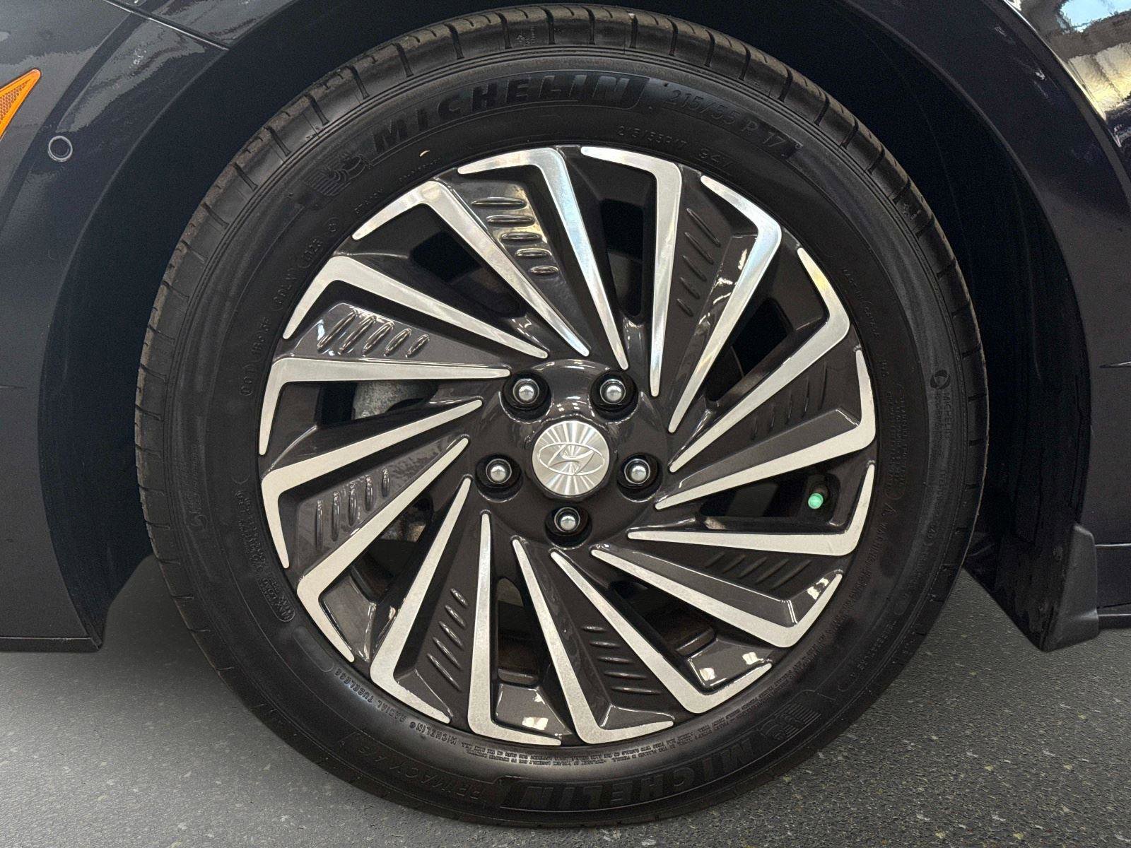 Certified 2023 Hyundai Sonata Limited w/ Cargo Package image 9