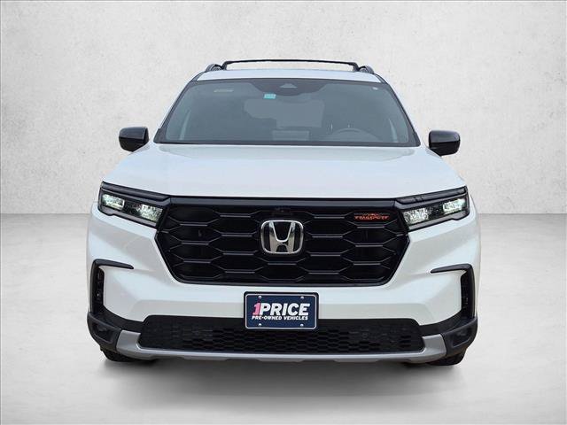Used 2025 Honda Pilot TrailSport image 2
