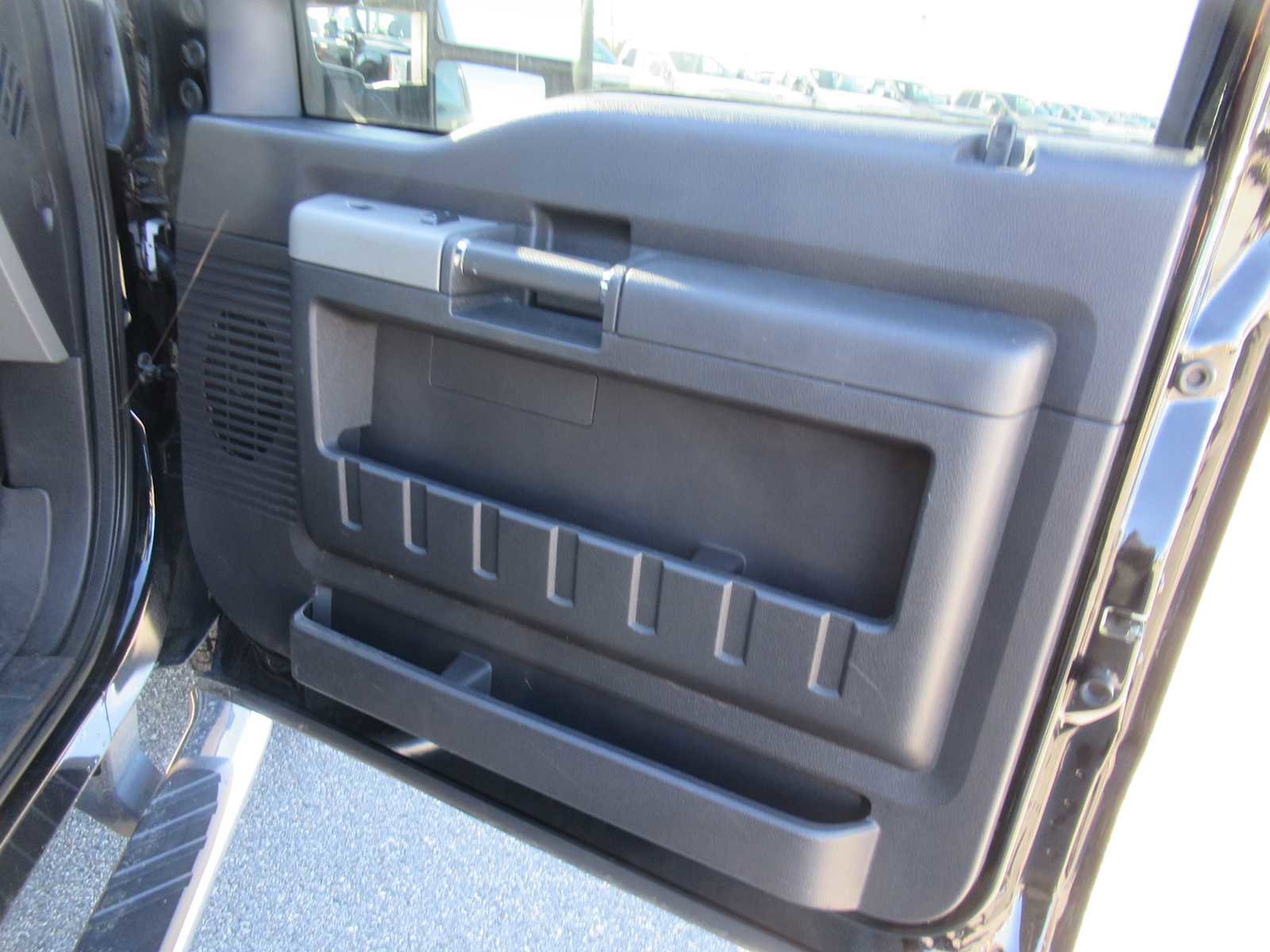 Used 2016 Ford F350 Lariat w/ Lariat Interior Package image 20