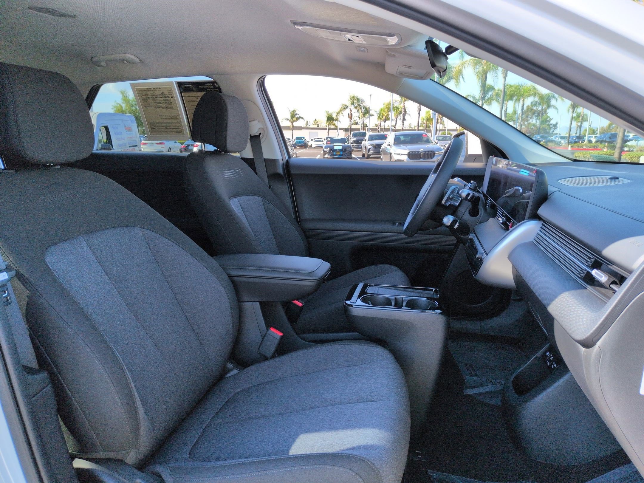 Used 2025 Hyundai Ioniq 5 SE image 32