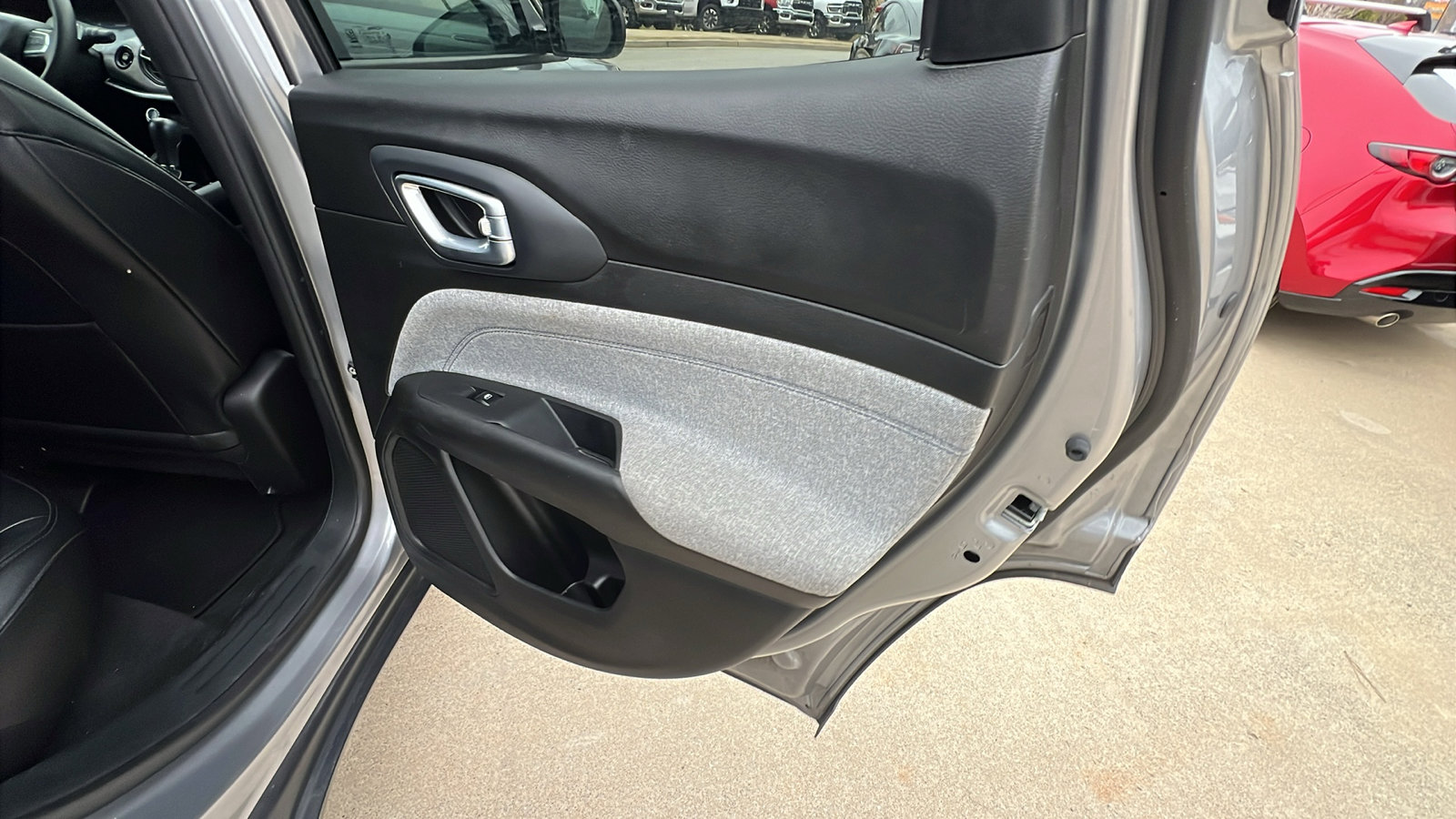 Used 2024 Jeep Compass Latitude image 20